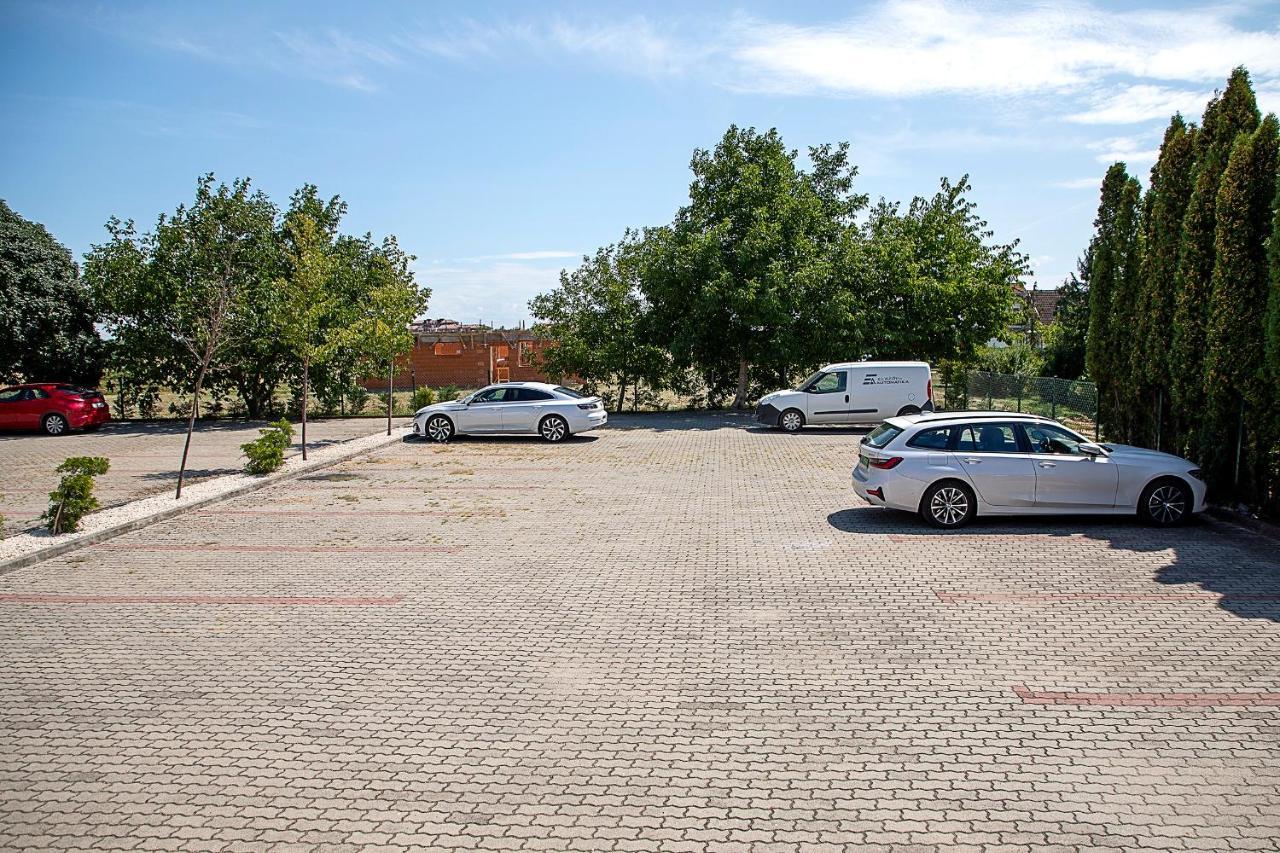 Lux Apartman Buek Exterior photo